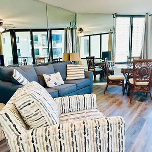 Beach Front Condo, King Size Bed, Sleeps 4 Aparthotel